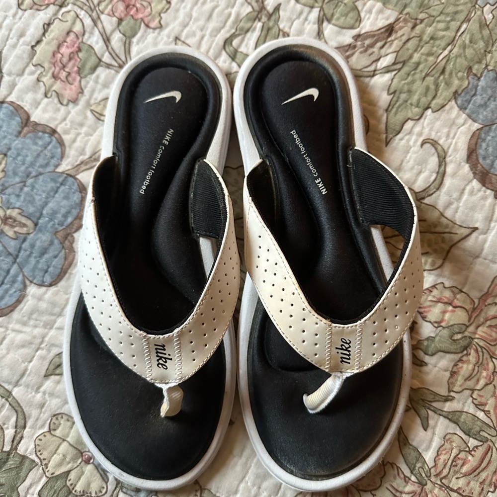 Nike Women’s Black Footbed White Perforated Thong Sandals
